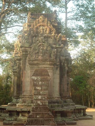 gal/02-Asie/27-Cambodge/03-Angkor_Wat/04-Thommanom/DSCF2577.JPG
